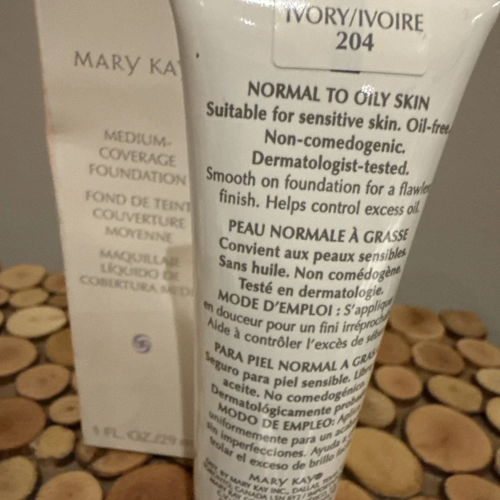 Mary Kay Medium Coverage Foundation Ivory 204‎ Pink Cap NIB #355300